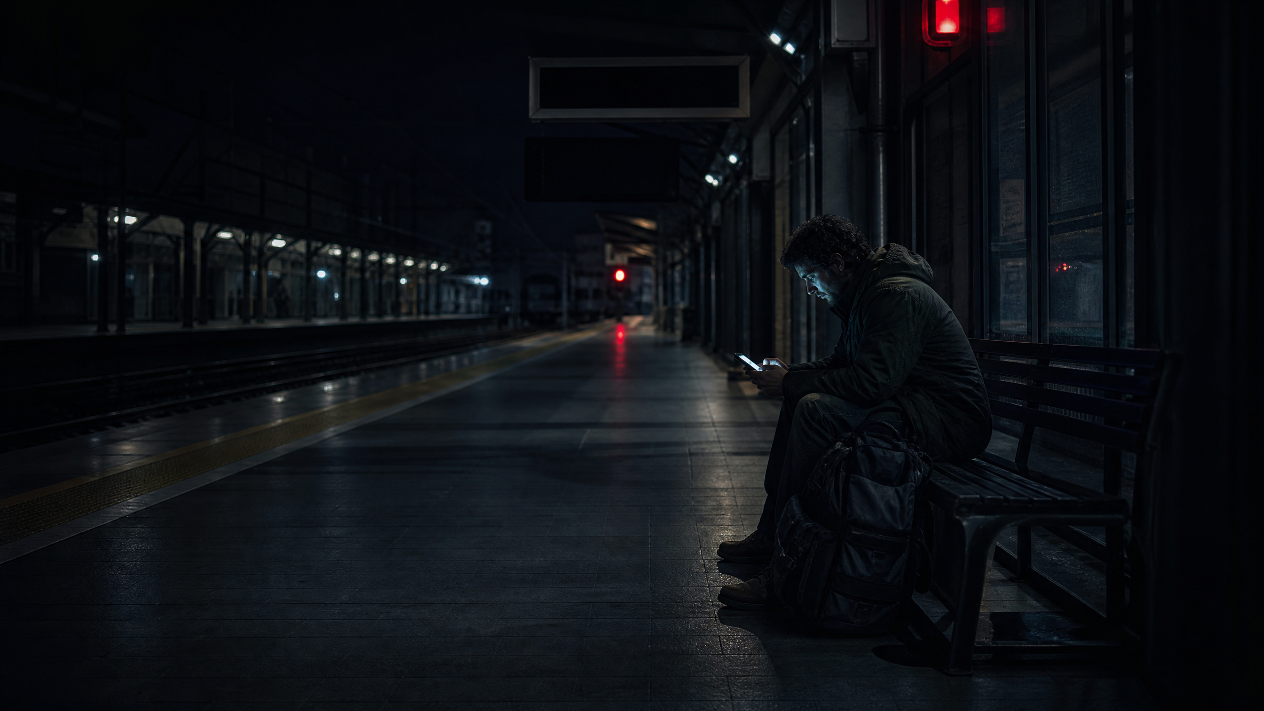 Reisender am Bahnhof